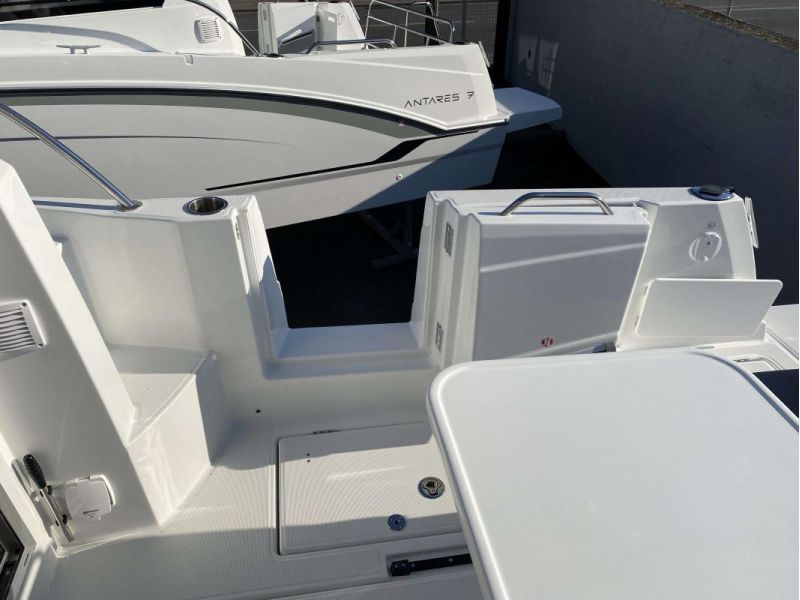 BENETEAU Antares 8