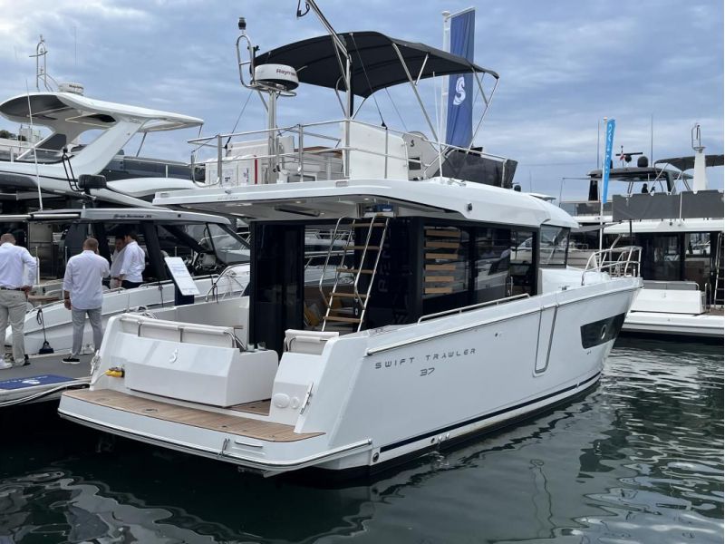 BENETEAU Swift Trawler 37 Fly
