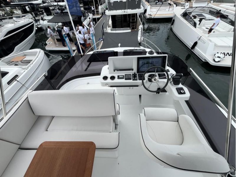BENETEAU Swift Trawler 37 Fly