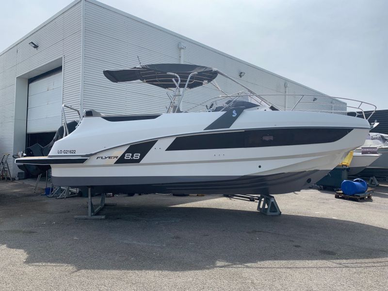 BENETEAU FLYER 8.8 SUNDECK occasion