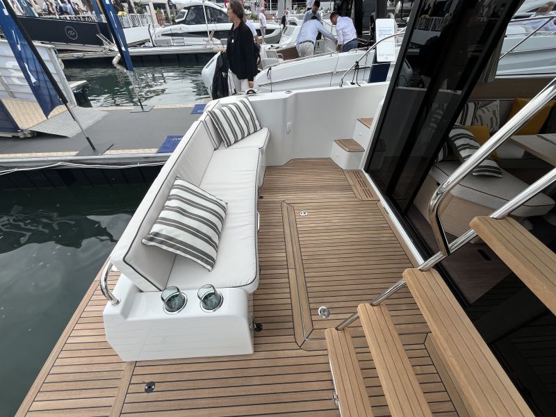 BENETEAU SWIFT TRAWLER 37 FLY