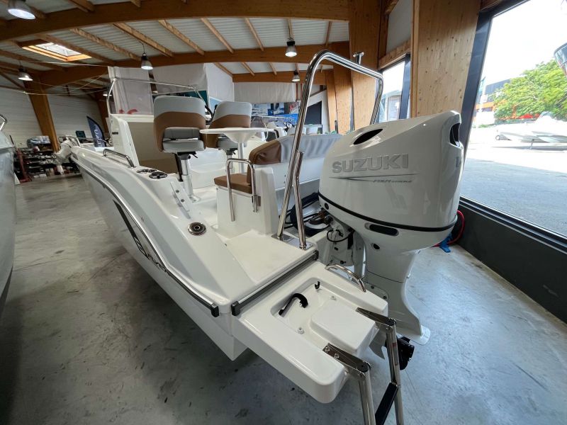 BENETEAU FLYER 6 SPACEDECK