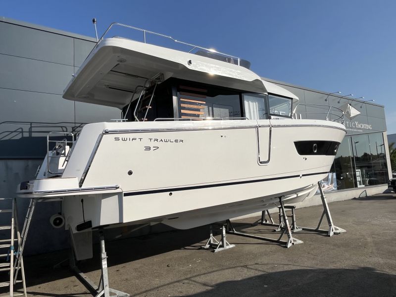 BENETEAU Swift Trawler 37 Fly