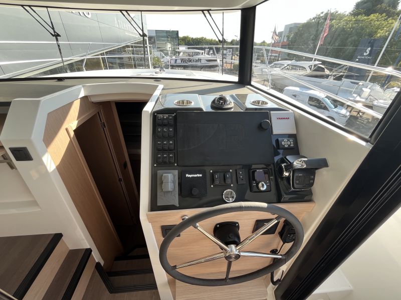 BENETEAU Swift Trawler 37 Fly
