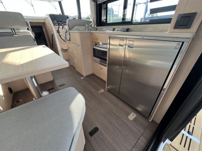 BENETEAU Swift Trawler 37 Fly