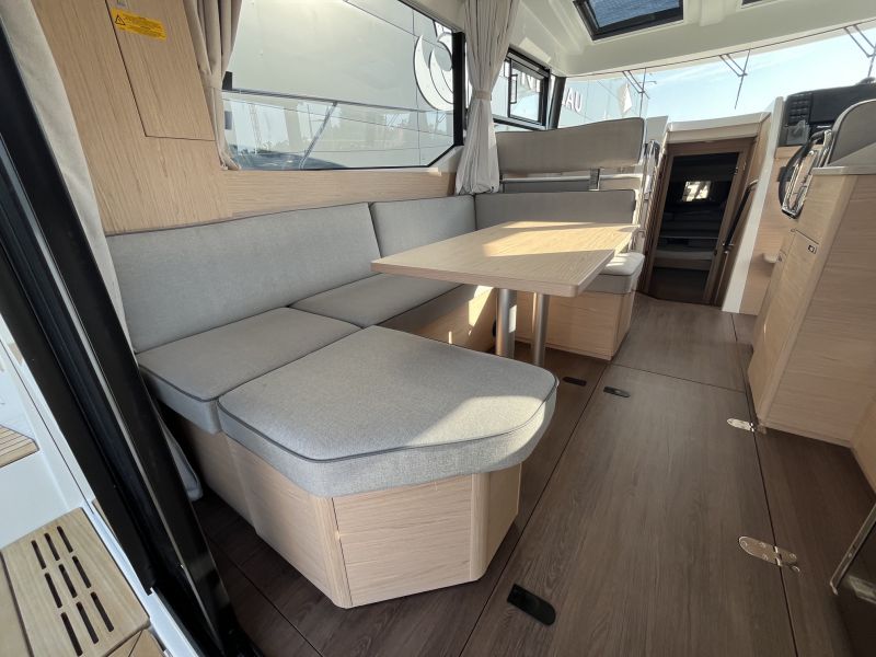 BENETEAU Swift Trawler 37 Fly