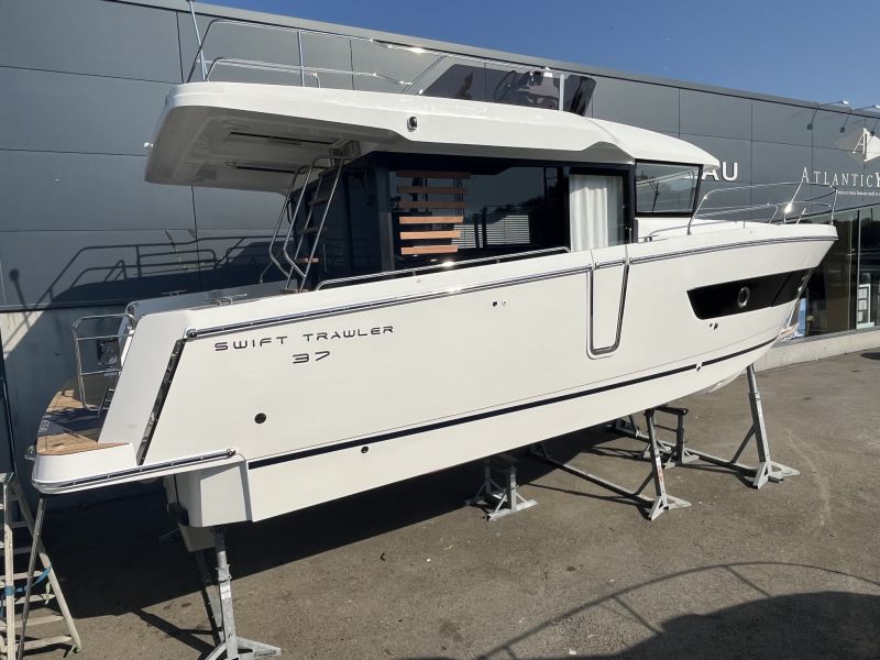 BENETEAU Swift Trawler 37 Fly