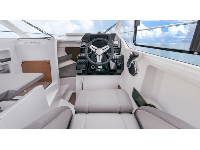 BENETEAU Antares 8