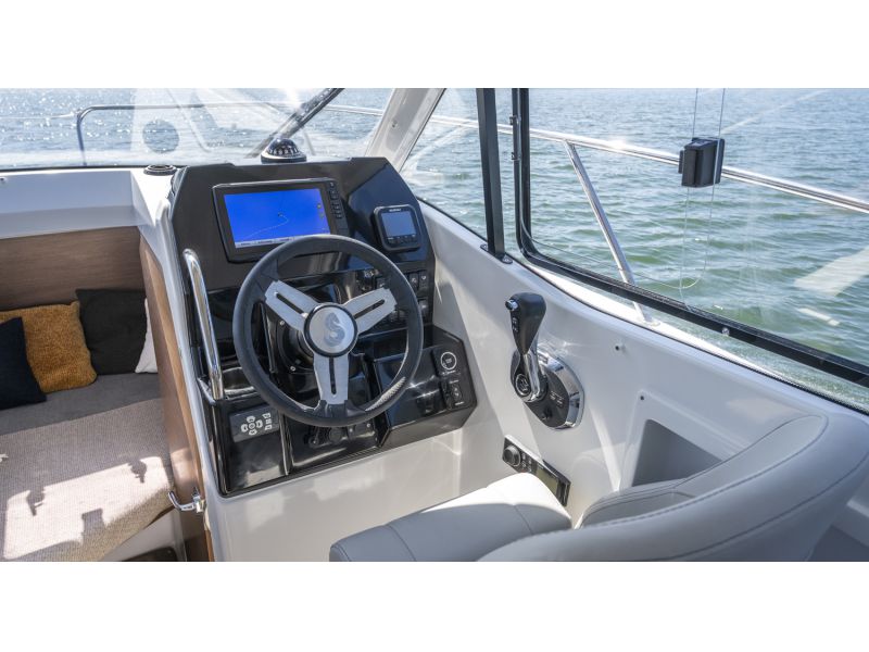 BENETEAU Antares 7 Fishing