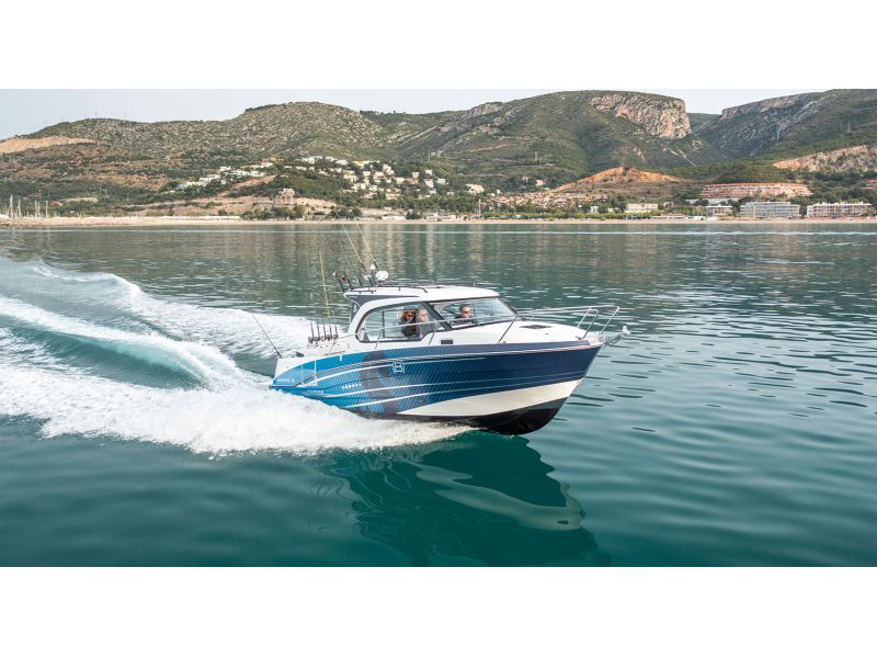 BENETEAU Antares 8 Fishing