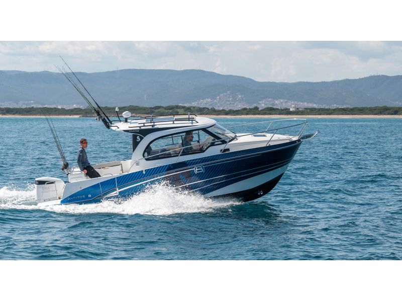 BENETEAU Antares 8 Fishing