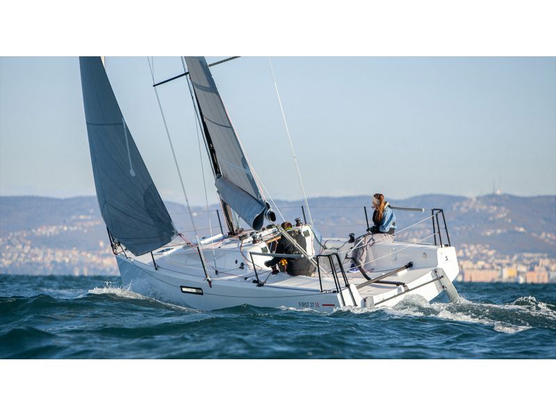 BENETEAU First 27 SE